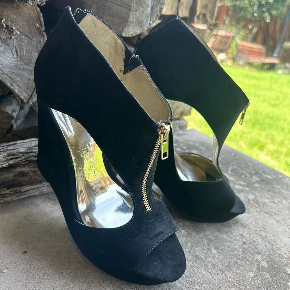 Carlos by Carlos Santana Brynn Black platform wedge sandal w/back zip Sz-10.  P‎